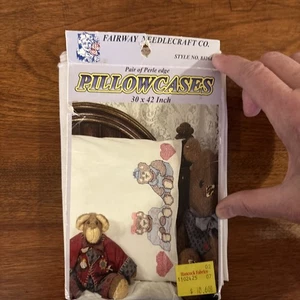 Fairway Handarbeit Teddybär gestempelt Kissenbezug Paar 30x42" #83264 Neu aus altem Lagerbestand - Bild 1 von 3