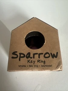 NEU Vogelpfeife Schlüsselanhänger Spatz Vogelhaus Nest Schlüsselringe mit Pfeife rosa - Bild 1 von 5