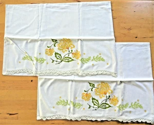 Par de fundas de almohada estándar vintage con borde de encaje de mediados de siglo con flores amarillas 30x21 - Imagen 1 de 4