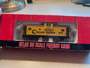 HO ATLAS 1907 EXTENDED VISION CABOOSE CHESSIE SYSTEM CHESAPEAKE & OHIO RTR KDs - Picture 1 of 14