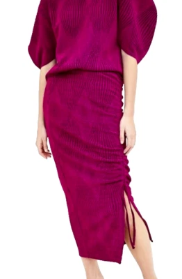 Falda Zara Trafaluc Tejida Metálica Talla Pequeña Acanalada Frontal Abertura Corta Midi Rosa Foto 1 de 4