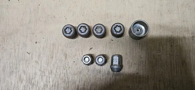 Genuine Chrysler 300c SRT Hemi Security Locking Wheel Nuts Set With Spare Nuts - Image 1 of 4