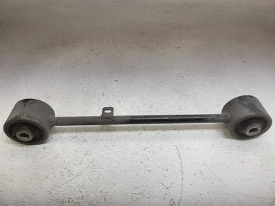 Brazo de control superior derecho pasajero trasero Toyota Sequoia 2001-2007 48710-34010  Foto 1 de 4