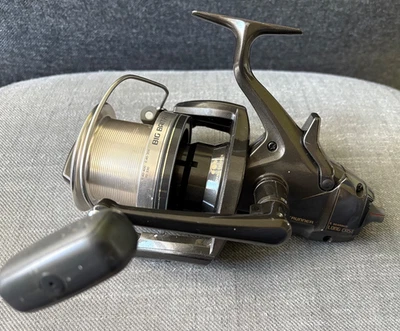 Carrete de pesca Shimano Big Baitrunner de fundición larga. Foto 1 de 4