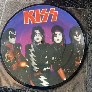 KISS. .. A WORLD WITHOUT HEROES. 7” PICTURE DISC . EXCELLENT CONDITION  - Picture 1 of 2