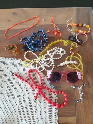Modeschmuck Mädchen  Konvolut Ketten,Armband,Sonnenbrille  - Bild 1 von 4