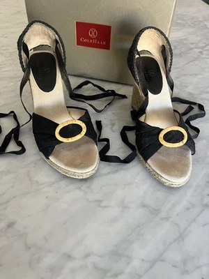 Sandalia Stansie de cuña para mujer Cole Haan negra D19898 talla 6 B Foto 1 de 4