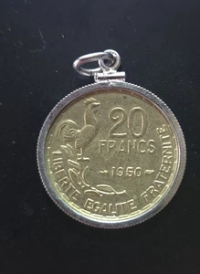 Vintage Silver Pendant Holder With France 20 Francs 1950 - Picture 1 of 2