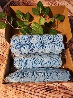 Rosas de espuma artificial azul bebé 30 piezas con tallos tamaño de cabeza: 2,4-3,1" Ea + tallo Foto 1 de 4
