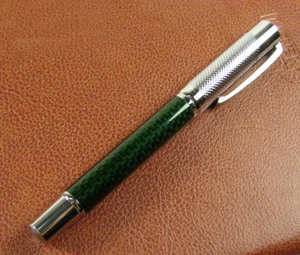 Fuliwen Carbon Fiber Fountain Pen Medium Nib Size - Green Color Gift Pen - Picture 1 of 4