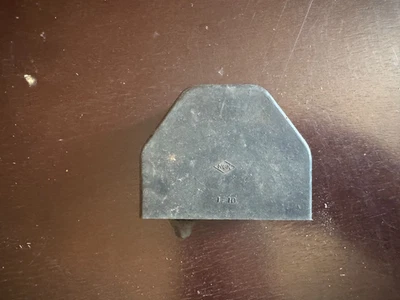 Tapón de parabrisas capó Nissan Patrol G60 OEM  Foto 1 de 3