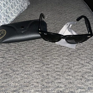 Ray-Ban RB2140 Sonnenbrille schwarz Classic Wayfarer Unisex 54 mm polarisiert - Bild 1 von 6