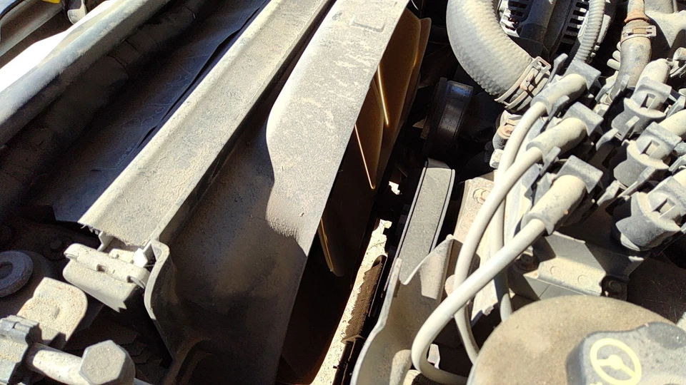 2004-2005 Ford Explorer Complete Cooling Fan Blade Assembly With Clutch Oem 4.0l - Image 1 of 1