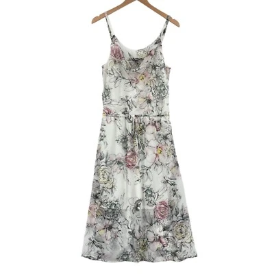 Vestido para mujer White House Black Market calce y acampanado mediano blanco floral capucha cuello Foto 1 de 4