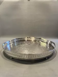 Antigua bandeja para servir plato de plata con patas borde de galería ovalada eduardiana con asas - Imagen 1 de 12
