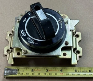 ON-OFF SWITCH FOR CIRCUIT BREAKER N-103M - Picture 1 of 7