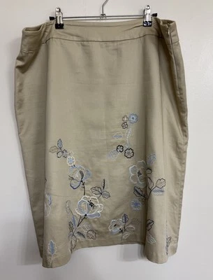 Falda Covington Tostada Con Flores Azules Bordadas XL Foto 1 de 4