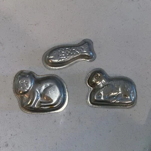 Lot of Vintage Miniature Metal Candy Chocolate Molds Cat Fish Lamb 2” - Picture 1 of 3