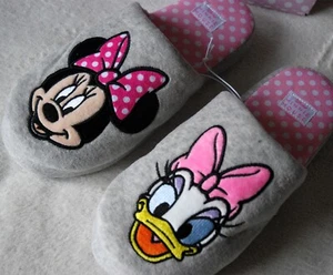 Juego de zapatillas de regalo de Disney Minnie Mouse & Daisy Duck gris marga - Imagen 1 de 6