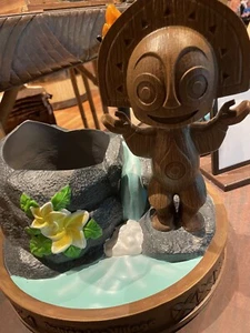 Figura Estatua Plantador Hombre Maui Tiki Grande Resort Polinesio Parques Disney Nueva - Imagen 1 de 3