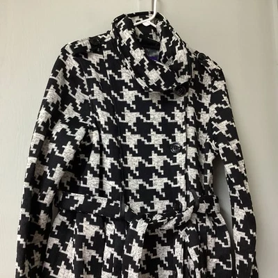 New Madden Girl Size Large Tie Waisted Houndstooth Black White Knit Jacket Warm - Image 1 of 4