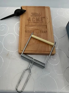 Oh Snap Cheese Board & Slicer Mouse Trap Design - Picture 1 of 5