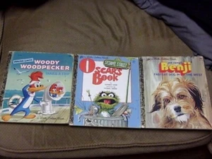 3 LITTLE GOLDEN BOOKS 1978-79 BENJI SESAME STREET OSCAR WOODY WOODPECKER - Picture 1 of 2