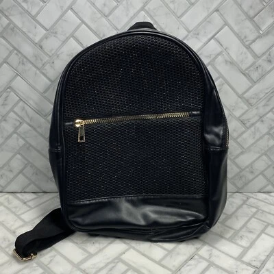 Cartera mochila Massini negra con adornos dorados Foto 1 de 4