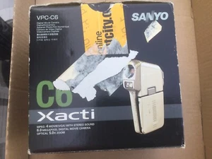 Sanyo Xacti VPC-C6 6MP MPEG4 Digital Camcorder - Picture 1 of 24