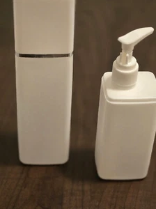 Box of 10 high efficiency asymetrical lotion bottles (2 variations) - Picture 1 of 10