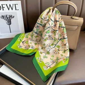 100% Mulberry Silk 27" Square Scarf Women Neckerchief Wrap Vintage Green Flowers - Picture 1 of 5