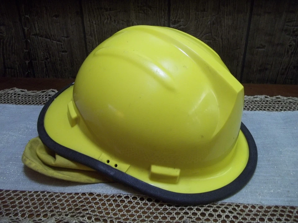 Casco de bomberos Bullard Firedome II FH2100 CON protector de cuello Foto 1 de 4