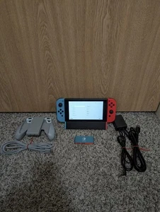 Nintendo Switch V1 HAC-001(-01) Console Bundle - Picture 1 of 2