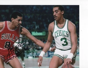 CHICAGO BULLS GEORGE GERVIN JUGANDO DEFENSA FIRMADO 8X10 - Imagen 1 de 1