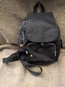 Schwarzer Kipling Handtasche Rucksack mit Affe Schlüsselanhänger Seoul EUC!  - Bild 1 von 12