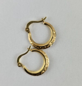 Vtg 10K Yellow Gold Hoop Earrings Cut Geometric Pattern 1/2 inch Pierced