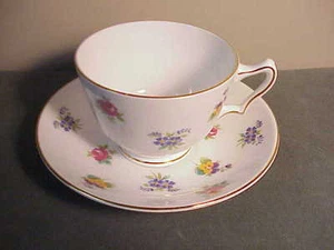 VINTAGE ENGLISH CROWN STAFFORDSHIRE BONE CHINA TEA CUP & SAUCER SET CALICO SPRIG - Picture 1 of 6