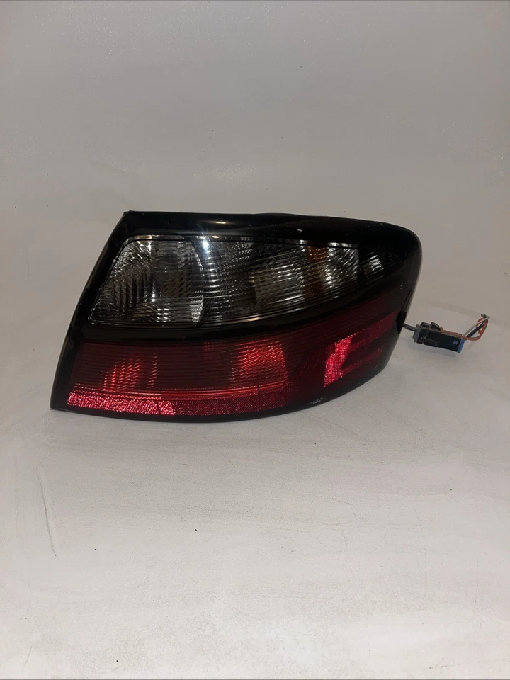 2000-2005 Pontiac Bonneville Right Passenger RH Tail Light Taillight Lamp OEM - Image 1 of 4