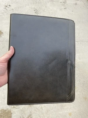 Organizador de carpeta de cuero sintético con cremallera marrón cruzado con soporte para bolígrafo y bloc de notas Foto 1 de 4