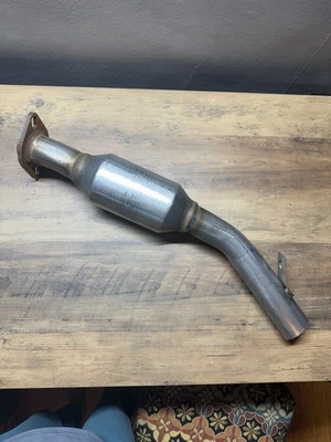 Tubo resonador de escape Subaru Forester 2008 - montaje de tubo medio Foto 1 de 4