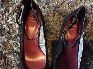 Brandneu mit Etikett neue Marks & Spencer Insolia Schuhe schwarz Wildleder Stiletto UK7 EU 40,5 breite Passform - Bild 1 von 8