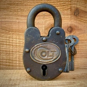 Colt Waffenschrank großes Gusseisenschloss mit 2 funktionierenden Schlüsseln und Antikfinish - Bild 1 von 11
