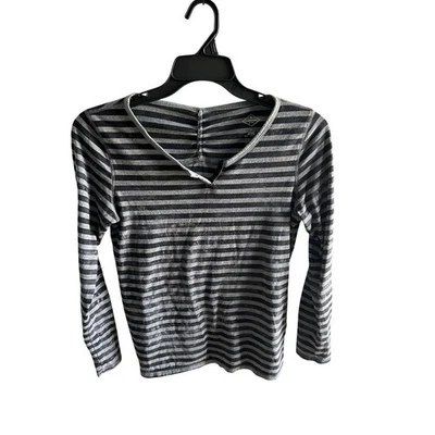 Топ St John's Bay активный в полоску с длинным рукавом серый/темно-синий женский - Изображение 1 из 4