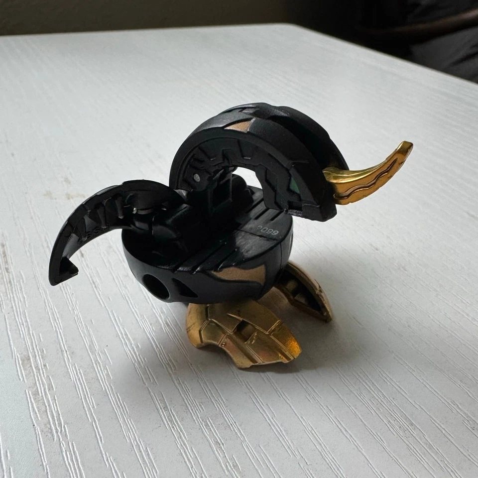 Bakugan Dragonoid 660G BakuBronce Dorado Negro Pyrus Battle Brawlers Spin Master Foto 1 de 3