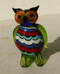 Eule Figur Glas bunt Wirbel Wellenmuster vorne hinten grün Glas TOLLE EULE - Bild 1 von 1