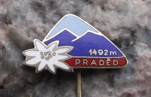 Vintage Praded Mountain 1492m Czechoslovakia Climbers Hiking Souvenier Pin Badge - Picture 1 of 4