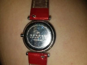 Skagen Damenuhr mit rotem Lederband - Bild 1 von 5