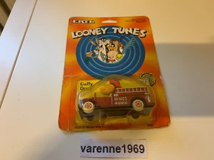 ERTL 1989 DAFFY DUCK CAMION POMPIERI IN BLISTER - Foto 1 di 2