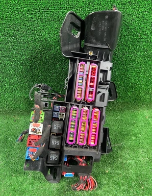 2019-2025 PORSCHE CAYENNE FRONT FLOOR FUSE BOX POWER RELAY FUSEBOX PLUGS OEM — 第 1/4 张图片