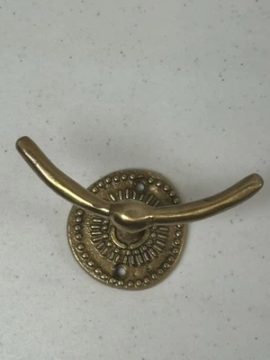 Gancho de latón antiguo Anthropologie Sevilla (varios disponibles) Foto 1 de 4